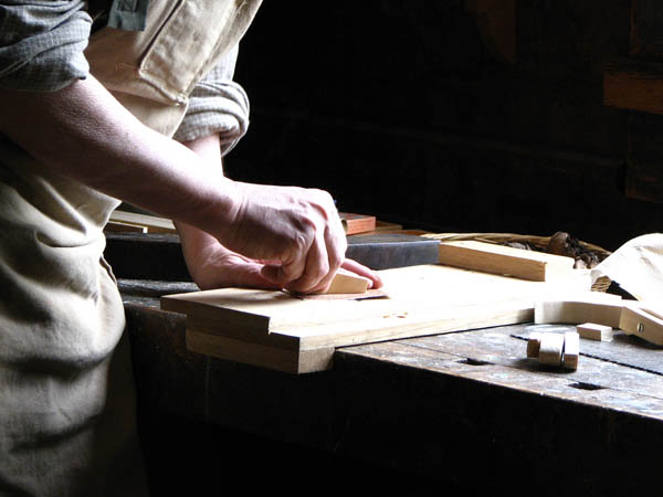 Ofrecemos un servicio de <strong>carpintería  de madera y ebanistería en Òrrius</strong> adaptado a las necesidades del <strong>cliente</strong>.